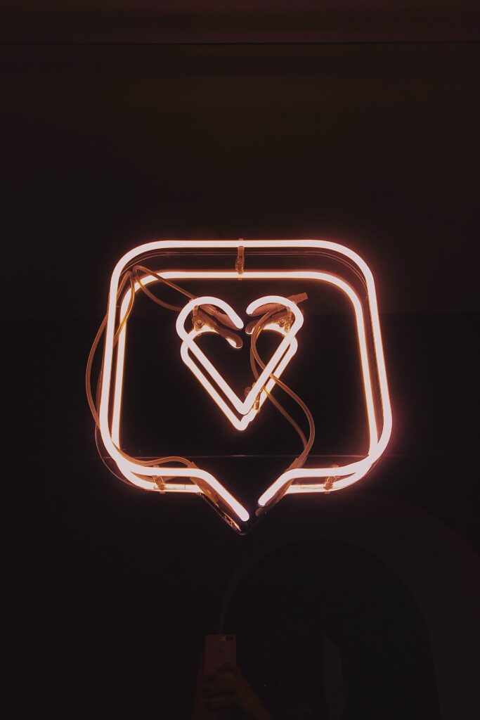 neon-sign-of-a-heart-in-a-dialogue-box
